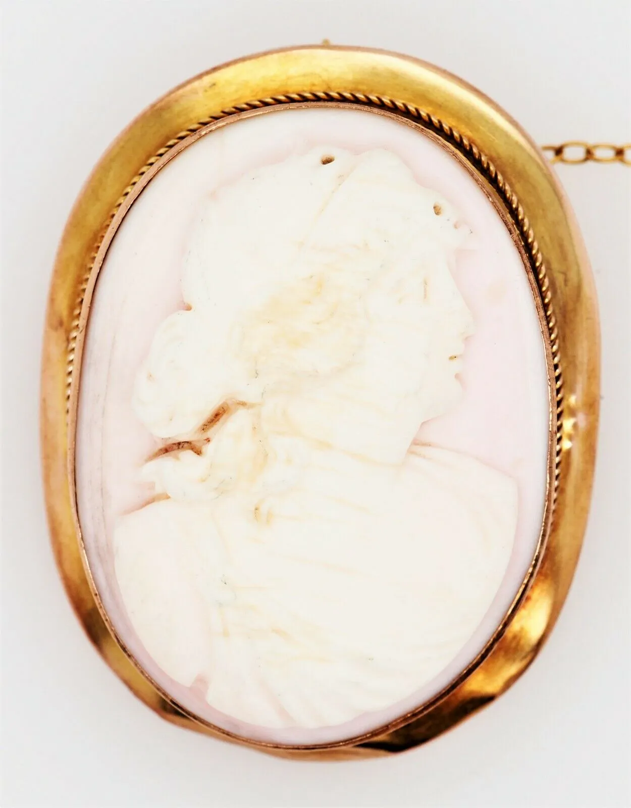 Antique (c.1900) 9ct Yellow Gold Conch Shell Cameo Brooch