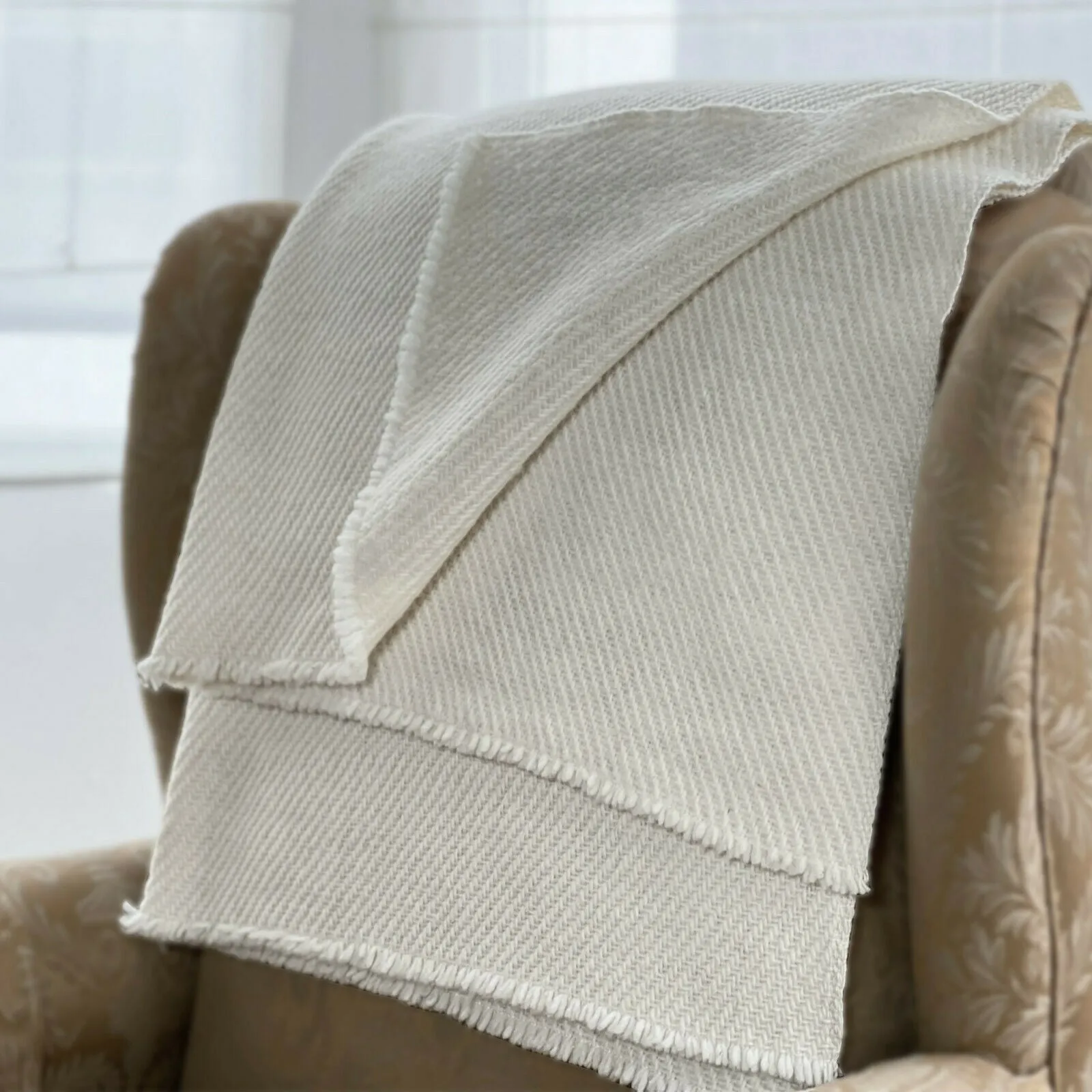 Chamica - Heavy and Thick Llama wool throw Blanket - Solid white