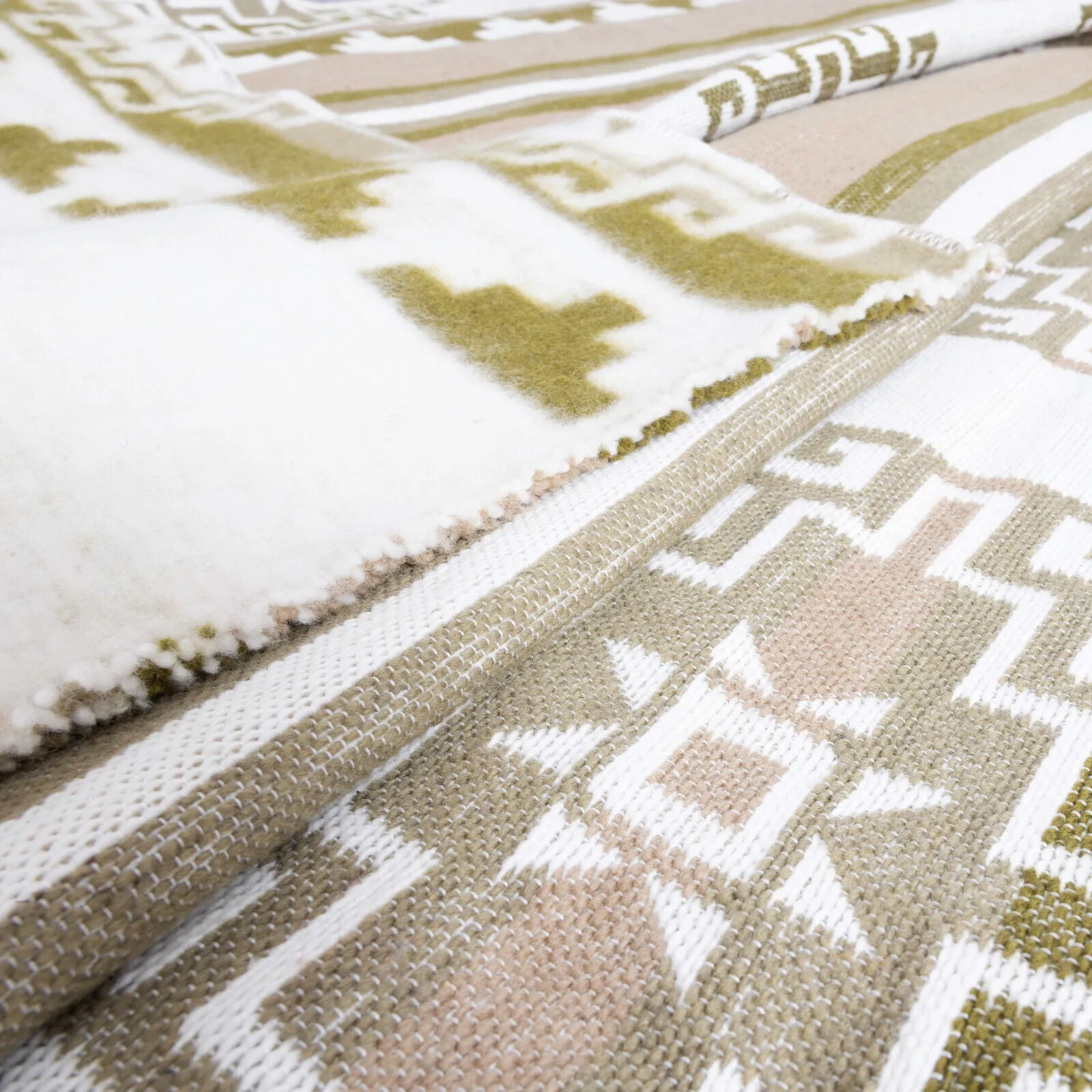 Dayuma - Heavy and Thick Extra Large Llama wool artisanal handwoven Blanket - Cream/Sage - Aztec Pattern