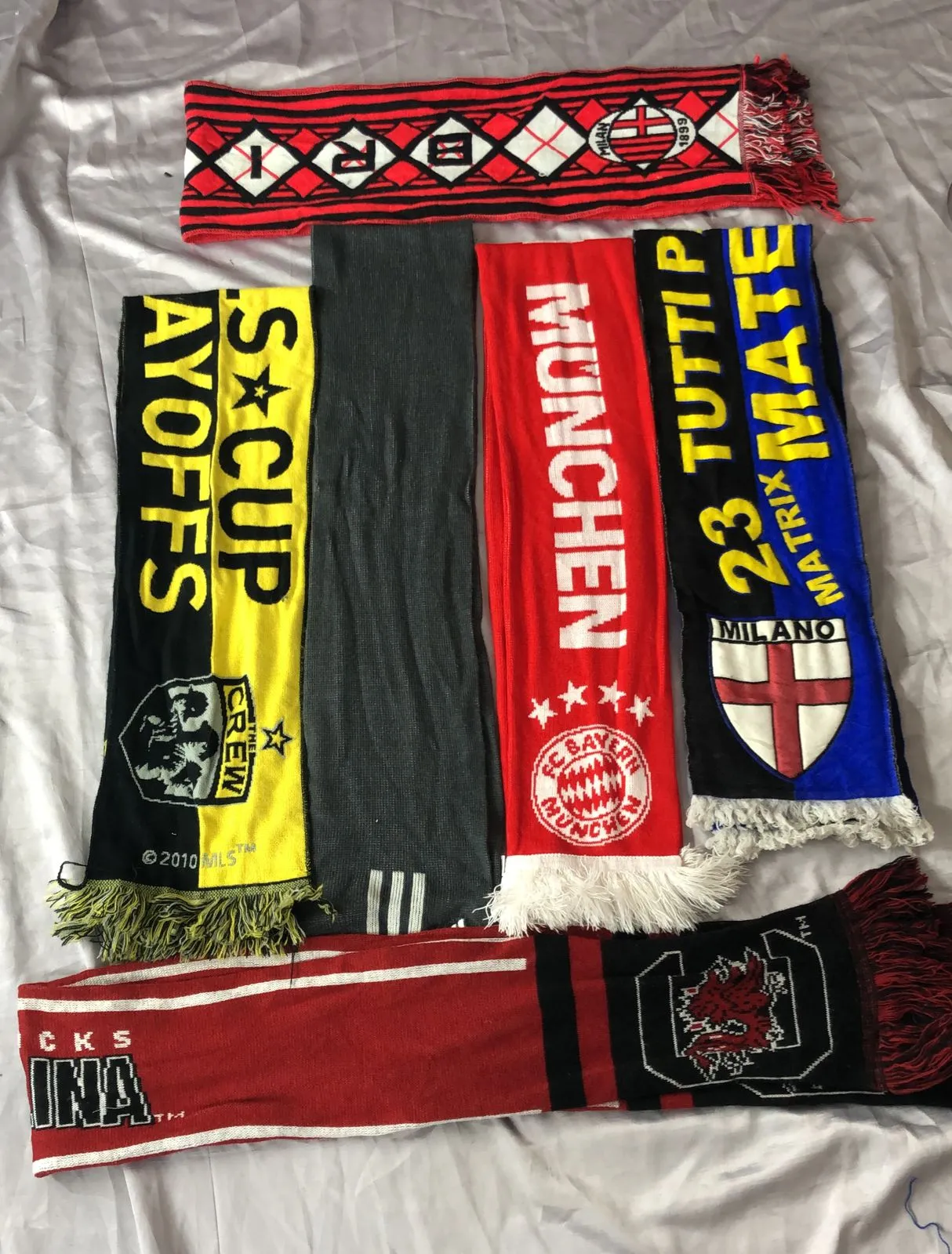 Footballs Scarves / Mufflers